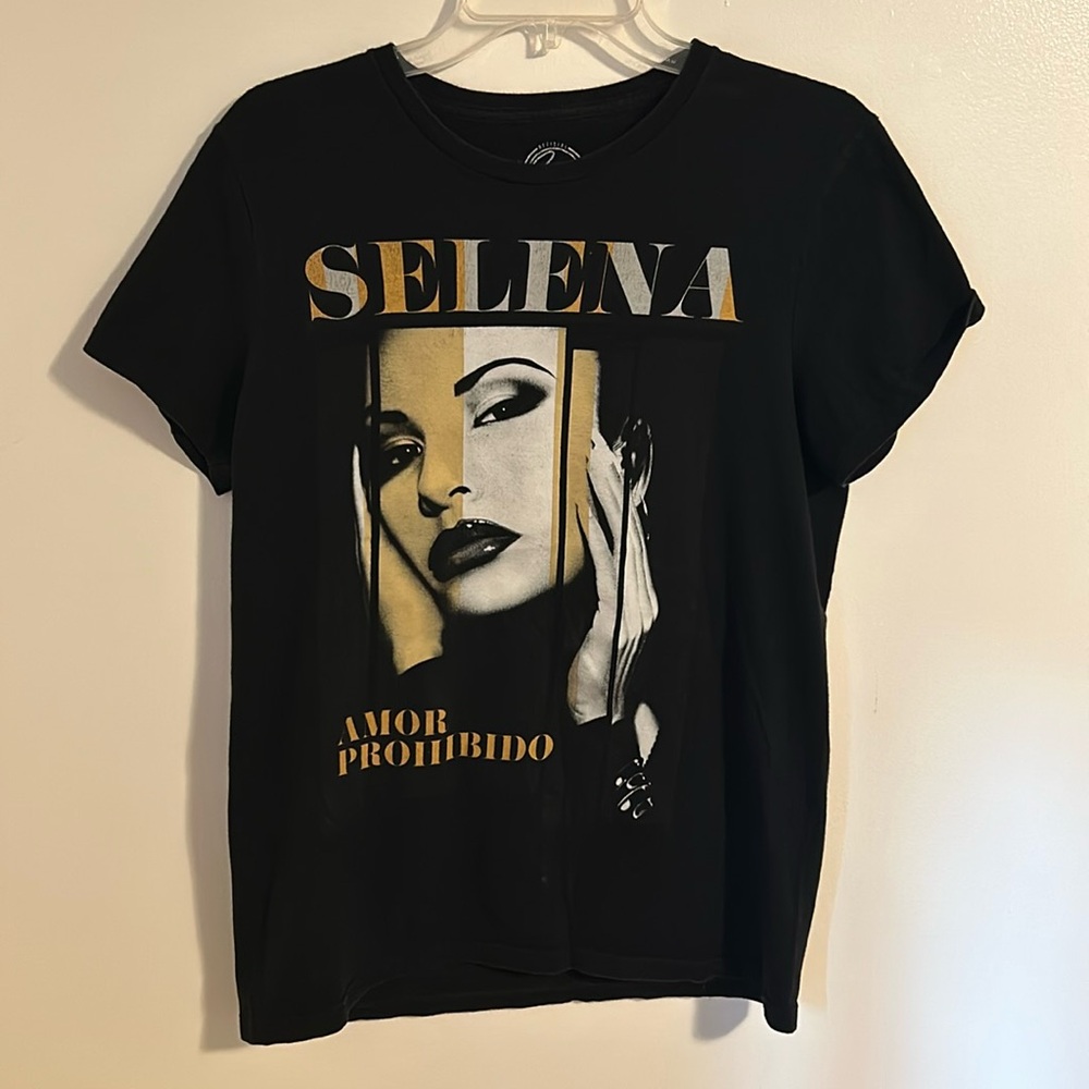 Selena Gomez Amor Prohibido black t- shirt size S.